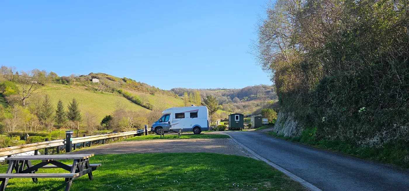 Newberry Valley Touring and Camping Park, site landscape